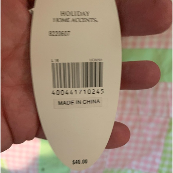 New Santa Carrying His Bag While Holding A Strand Of Garland - Picture 2 of 6